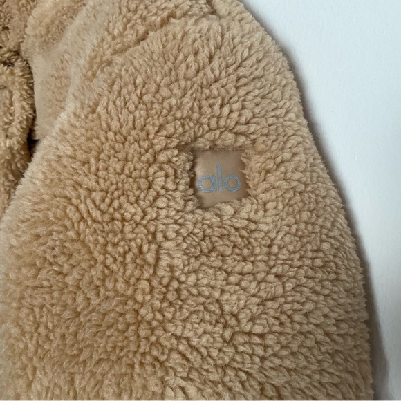 Alo Yoga Sherpa Snow Angel Puffer Camel M - Picture 7 of 15